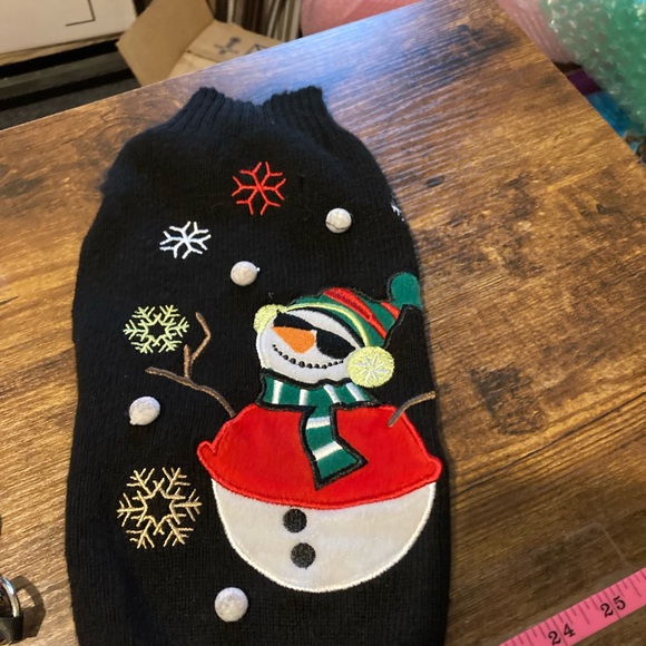 Christmas dog sweater and retractable lease - Picture 2 of 5